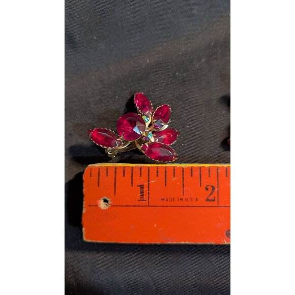 Vintage Red Rhinestone Clip-On Earrings Floral Shape Glam Jewelry estate - Picture 5 of 5